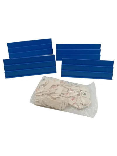 Rummy Legespiel mit 106 Spielsteinen und 4 blauen Kunststoff-Ablagen