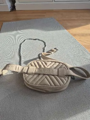 Hallhuber Gürteltasche Bauchtasche Leder Beige Gesteppt mit Kette Damen