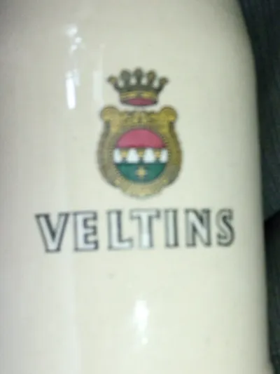Veltins Bierkrug Porzellan Wappen Logo Weiß 11cm Höhe 8cm Breite