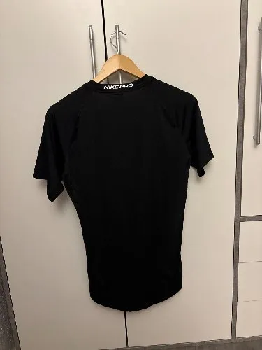 Nike Pro Dri-Fit Herren Sport Shirt Schwarz Gr. S Tight Fit Funktionsshirt