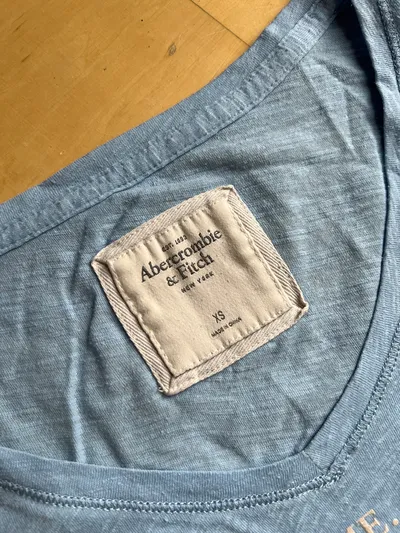 Abercrombie & Fitch Damen T-Shirt Gr. XS Blau Schriftzug Casual