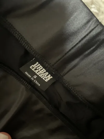 Urban Classics Damen Leggings Lederoptik Schwarz Glänzend Gr. S