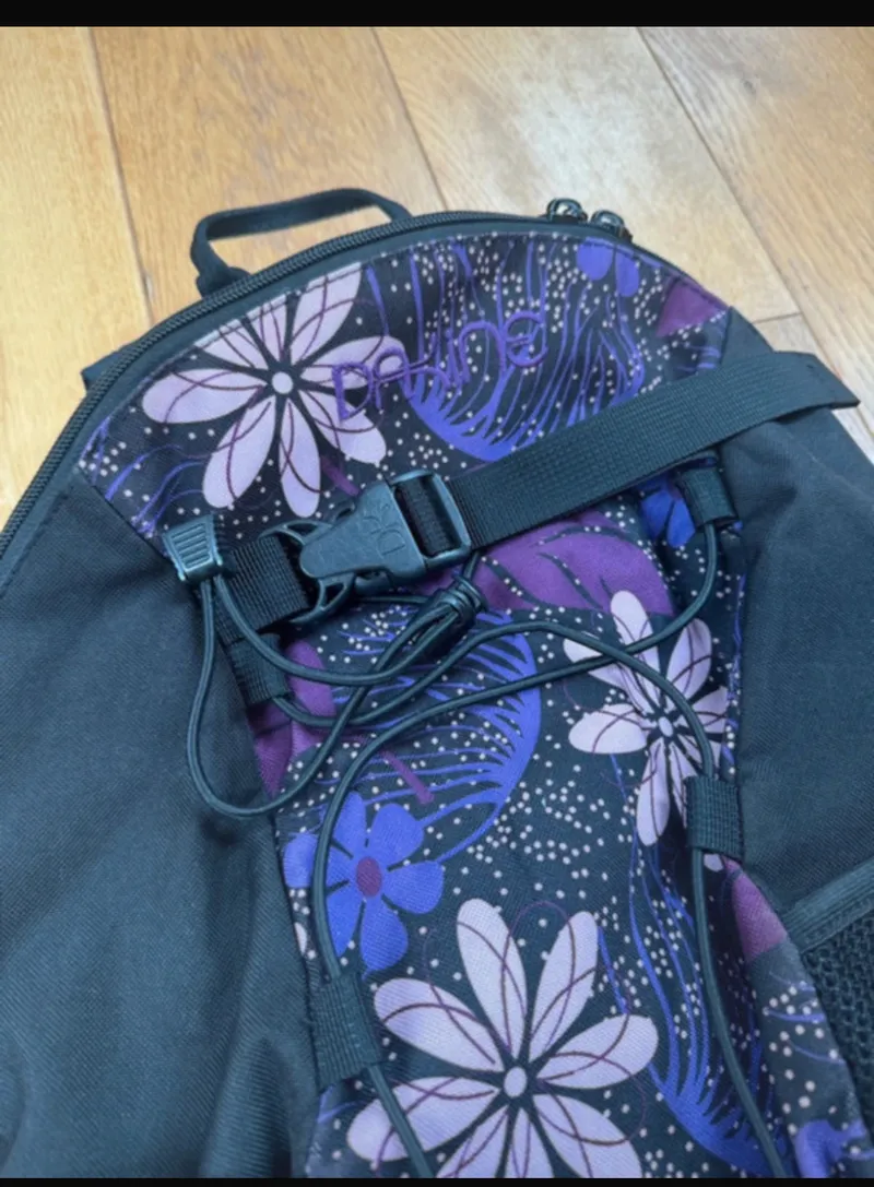 Dakine Rucksack Damen Schwarz Lila Blumenmuster Outdoor 20L 3