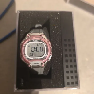 Casio Damenuhr Digitaluhr Sportlich Rosa Kunststoff Armbanduhr WR50M