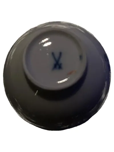 Meissen Porzellan Vase Klassisch Bauchig Rosen Motiv Weiß 8.5 cm