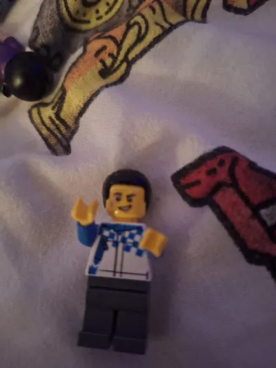 LEGO Minifigur Rennfahrer Mechaniker blau kariert Kinder ab 6 Jahre