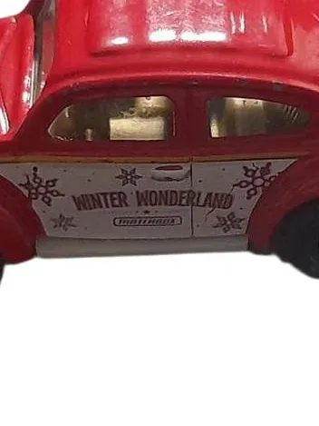 Matchbox VW Käfer Beetle Winter Wonderland Rot Modellfahrzeug 1:64