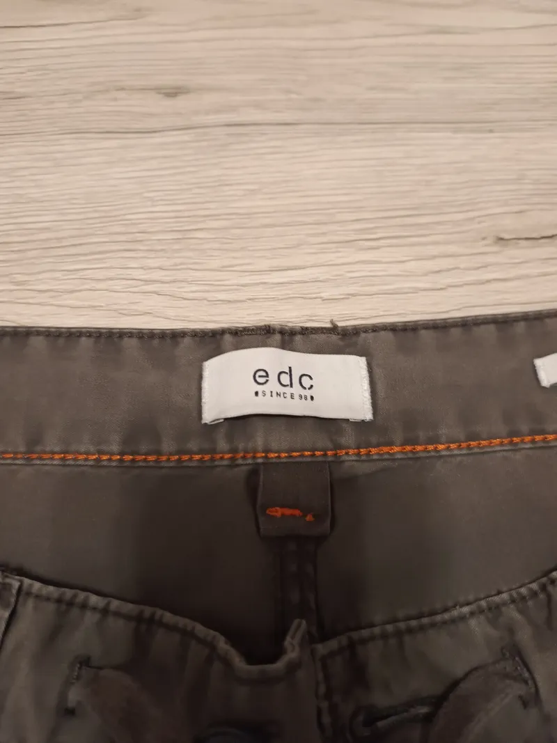EDC Herren Cargo Shorts Tapered Fit Oliv Baumwolle Gr. W32/48 6