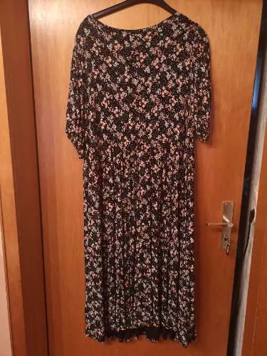 Yours Clothing Damen Sommerkleid Blumenmuster Schwarz Gr. 58, 60