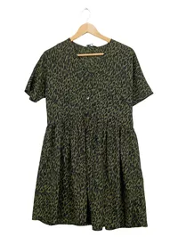 ABOUT YOU Damen Freizeitkleid Leo-Muster Oliv Gr. 38/M Kurzarm 1