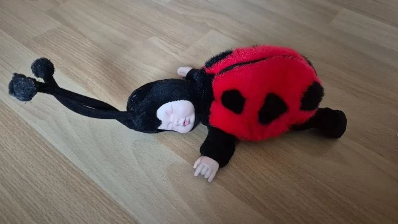 Anne Geddes Plüschtier Marienkäfer Baby Puppe Kuscheltier Rot Schwarz 5