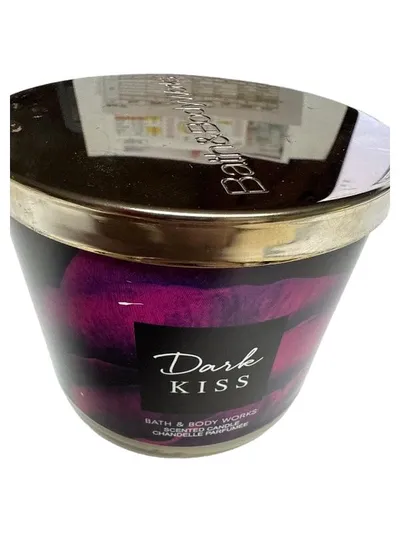 Bath & Body Works Dark Kiss Duftkerze 411g Scented Candle Lila