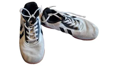 Hummel Hallenschuhe Sportschuhe Kinder Gr. 37 Weiß Schwarz Turnschuhe