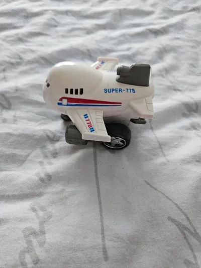Vardem Spielzeug Flugzeug SUPER-778 Weiß Kunststoff Kinder ab 24 Monate