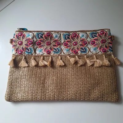 Ale-Hop Clutch Tasche Stroh-Optik Stickerei Quasten Bohemian Beige 29x22cm