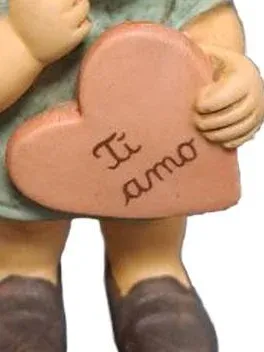 Goebel Nina & Marco Figur Kind mit Herz Ti Amo Porzellan 10cm