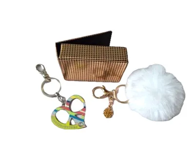 Frieda & Freddies Schlüsselanhänger Set Herz Pompon Gold Kartenetui Mehrfarbig