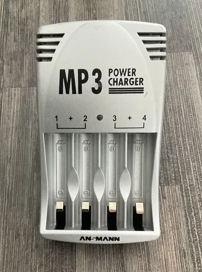 Ansmann MP3 Power Charger Akku Ladegerät NiMH NiCd AA AAA Silber