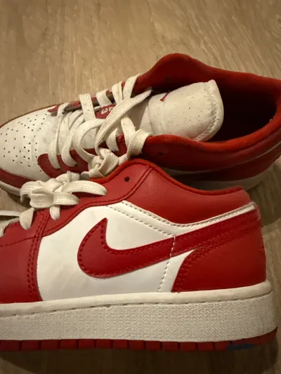 Nike Air Jordan 1 Low Sneaker Rot Weiß Gr. 36 Leder Streetwear