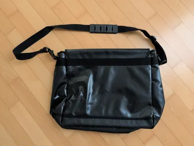 BREE Umhängetasche Herren Groß Schwarz Crossbody 56x38cm Kunststoff
