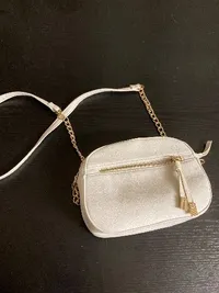 Bijou Brigitte Umhängetasche Weiß Goldene Kette Elegant Damen Crossbody 2