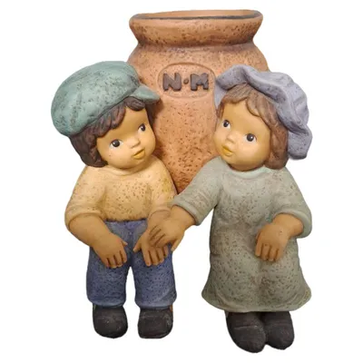 Goebel Nina & Marco Keramik Figur Kinder mit Krug Dekofigur 14cm