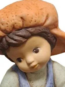 Goebel Nina & Marco Figur Junge mit Reifen Porzellan 14 cm Dekofigur