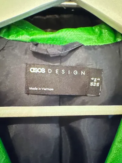 ASOS Design Damen Trenchcoat Gr. 34 Grün Lack Optik Mantel