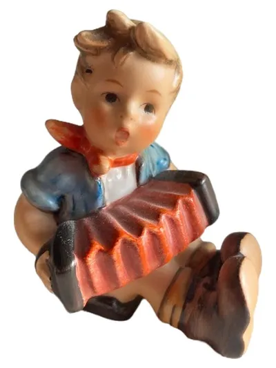 Goebel Hummel Figur Junge mit Ziehharmonika Porzellan 7cm