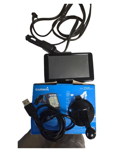 Garmin nüvi 2595LMT Navigationsgerät 5 Zoll Europa mit Zubehör