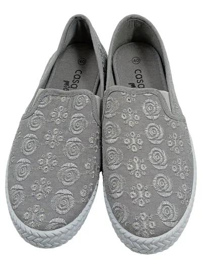 Casa Mia Damen Slipper Slip-On Blumenmuster Stickerei Grau Gr. 40