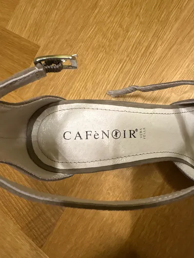 CafèNoir Peeptoe Sandalette Damen Gr. 38 Beige Wildleder Riemchen Pumps