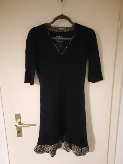 Pepe Jeans London Strickkleid Damen M Schwarz V-Ausschnitt Blumensaum