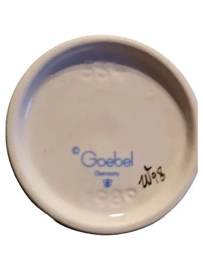 Goebel Junge mit Apfel Porzellan Dekofigur Kind Mehrfarbig 11 cm