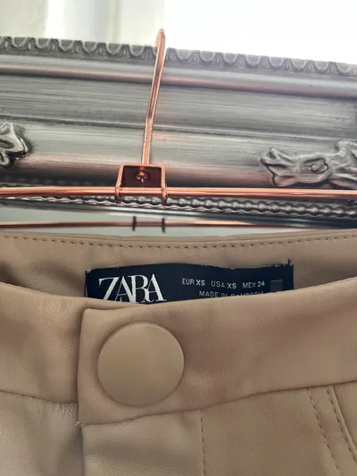 ZARA Damen Lederhose Kunstleder High Waist Skinny Beige XS 32
