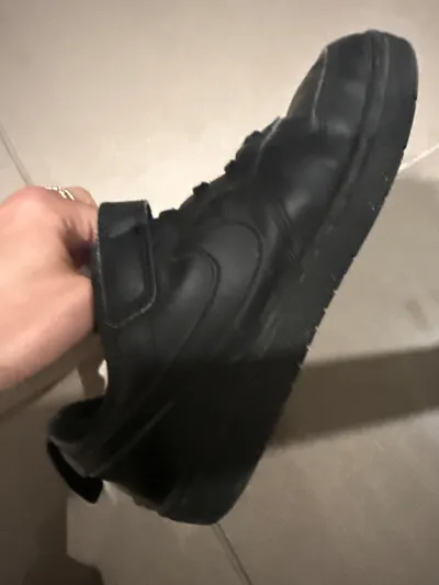 Nike Court Borough Low Kinder Sportschuhe Schwarz Gr. 32 Klettverschluss