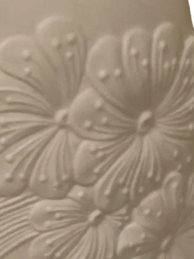 Kaiser Porzellan Vase Blumen Relief Weiß Matt Bisquit 23 cm Elegant