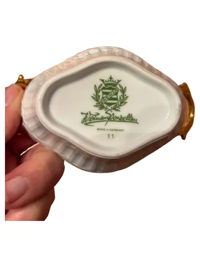 Weimar Porzellan Dekoschale Blumendekor Goldhenkel Weiß Vintage