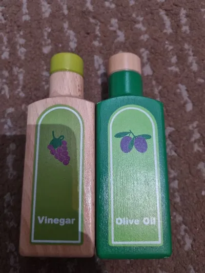 Hape Spielküche Zubehör Essig Olivenöl Flaschen Set Grün Klassisch Holz