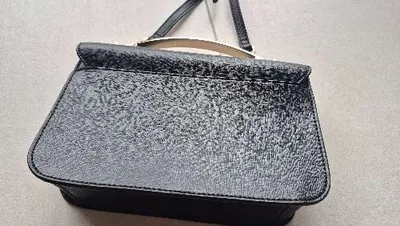 Charles & Keith Henkeltasche Schwarz Gold Elegant Damen Handtasche