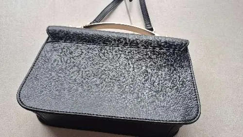 Charles & Keith Henkeltasche Schwarz Gold Elegant Damen Handtasche 2
