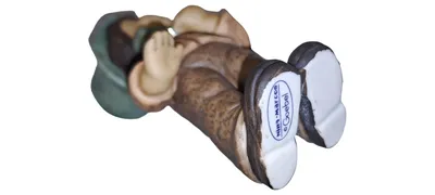 Goebel Porzellan Dekofigur Junge mit Hut Schleife Mehrfarbig 10cm