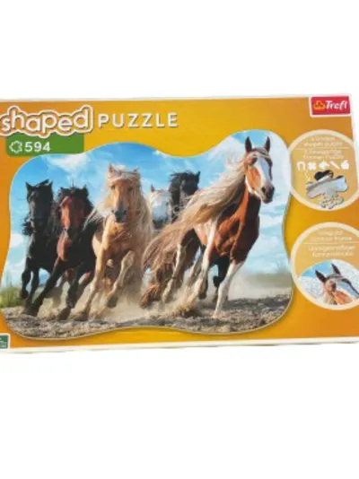 Trefl Shaped Puzzle 594 Teile Galoppierende Pferde Konturpuzzle NEU