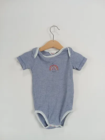 People Baby Body Gr. 74 Blau Gestreift mit Regenbogen Stickerei