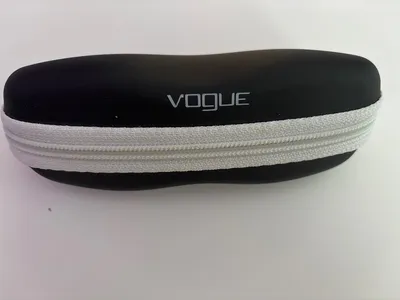 Vogue Brillenetui Schwarz Weiß Reißverschluss Hardcase 17cm