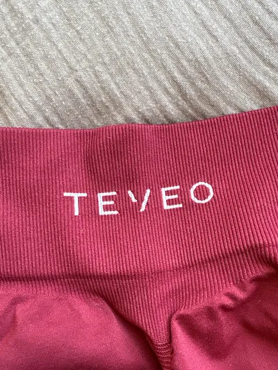 TEVEO Damen Seamless Sport Shorts Gr. 34/XS Rot Rippstrick High Waist