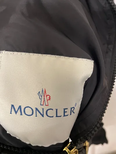 Moncler Damen Steppjacke Gr. 40 Schwarz Waffelmuster Gold-Details