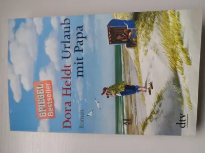 Dora Heldt Urlaub mit Papa Roman Taschenbuch dtv Unterhaltungsliteratur