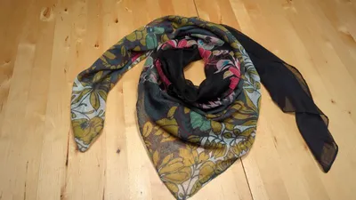 Anna Field Damen Schal Blumenmuster Schwarz Mehrfarbig 110x110cm