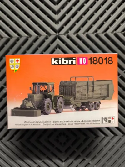 Kibri H0 18018 Traktor mit Anhänger Modellbausatz Militär Oliv 1:87